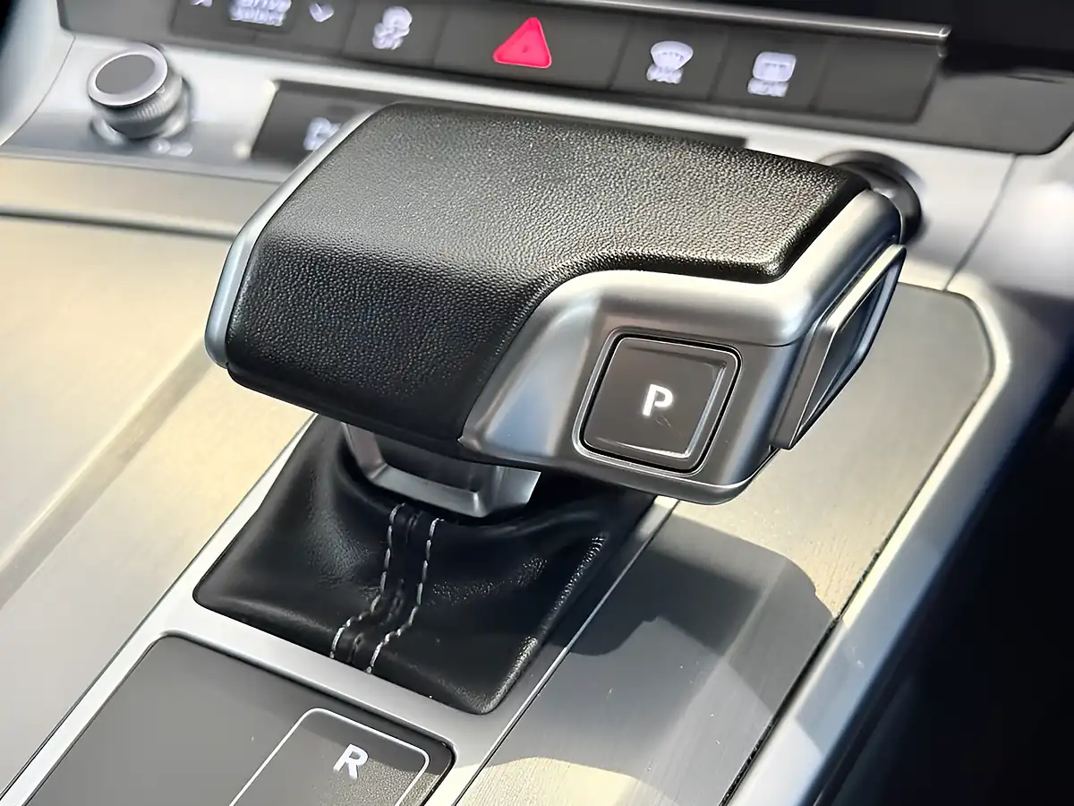 Used 2022 Audi A6 Avant S Line Blue - Interior and Exterior details 17
