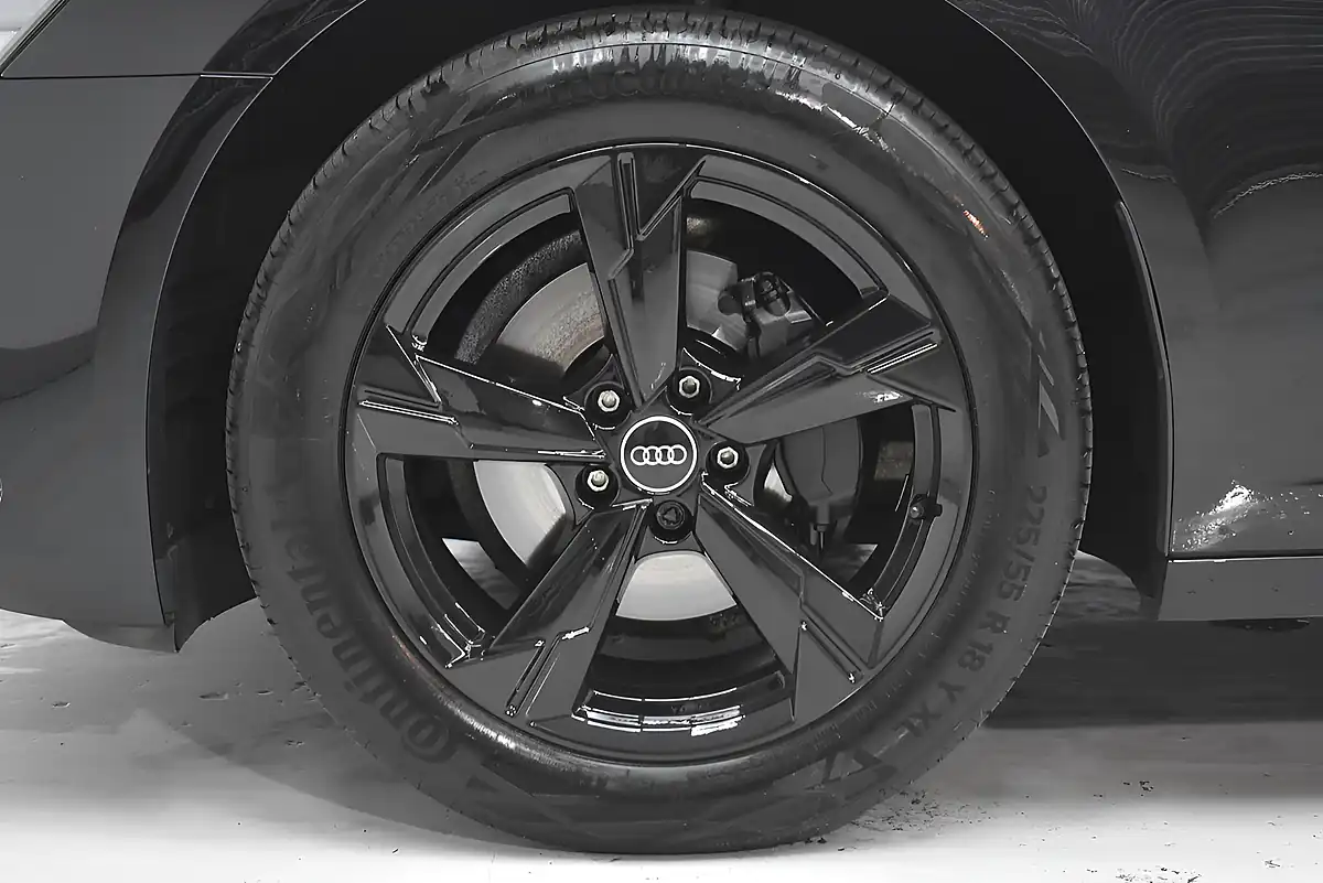 Used 2022 Audi A6 Saloon Sport Black - Interior and Exterior details 9