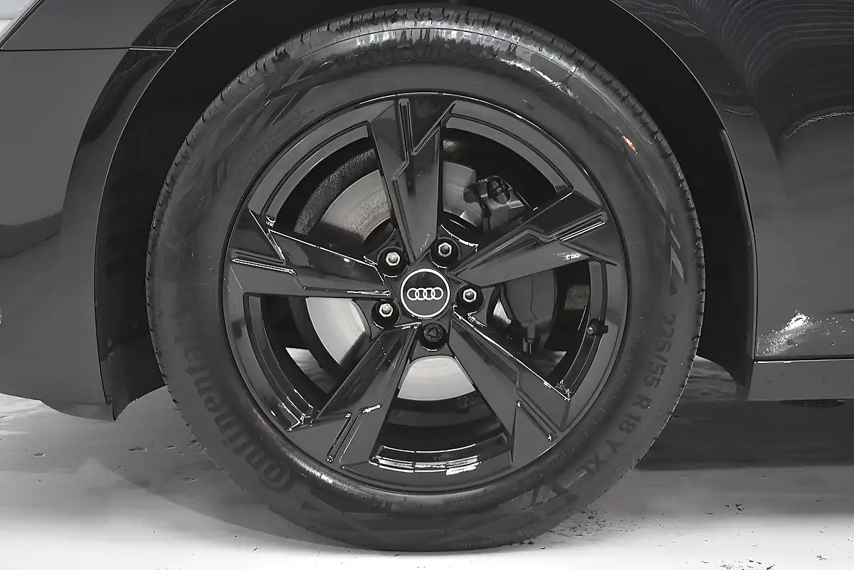 Used 2022 Audi A6 Saloon Sport Black - Interior and Exterior details 9