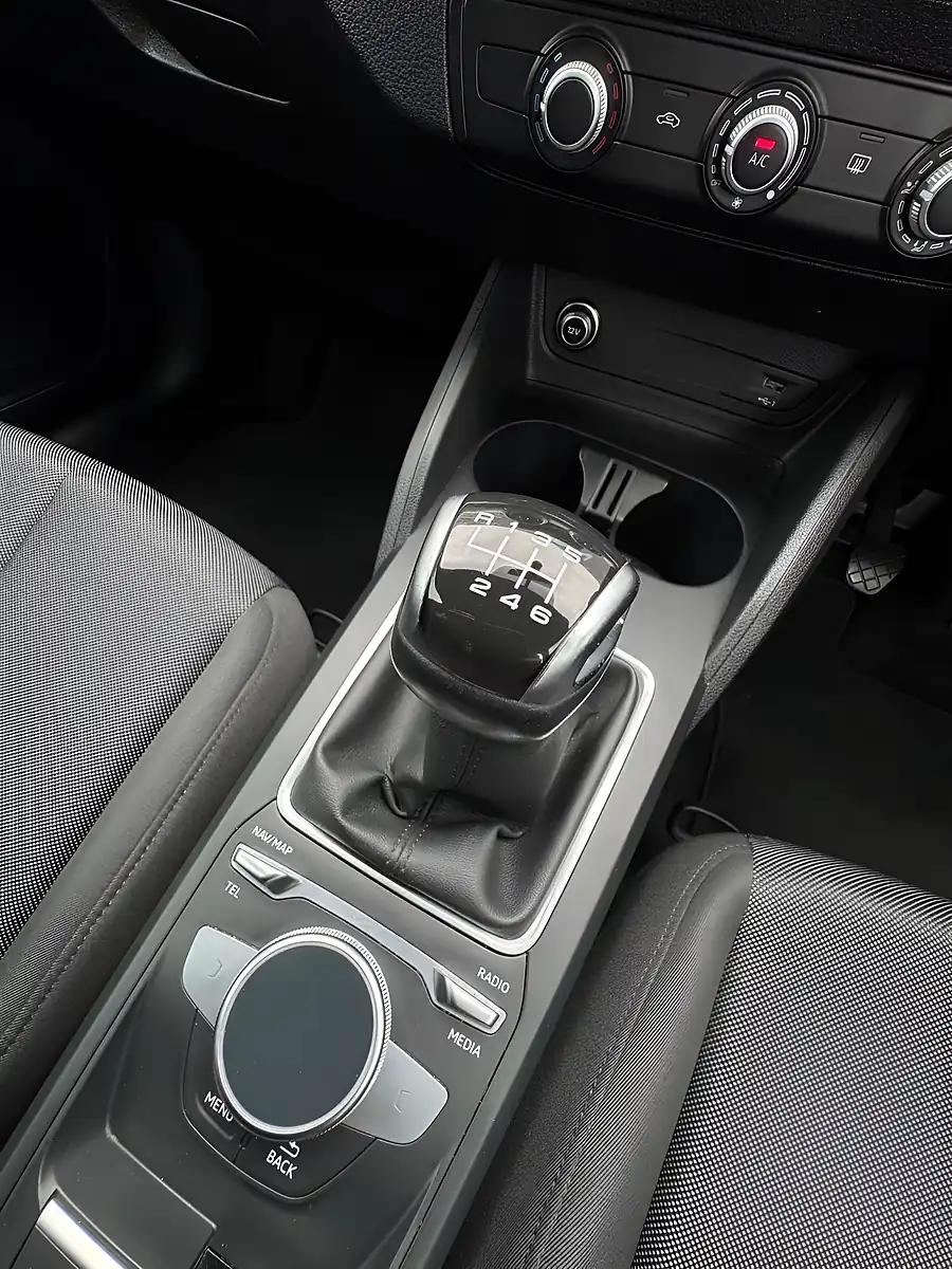 Used 2022 Audi Q2 Technik White - Interior and Exterior details 20