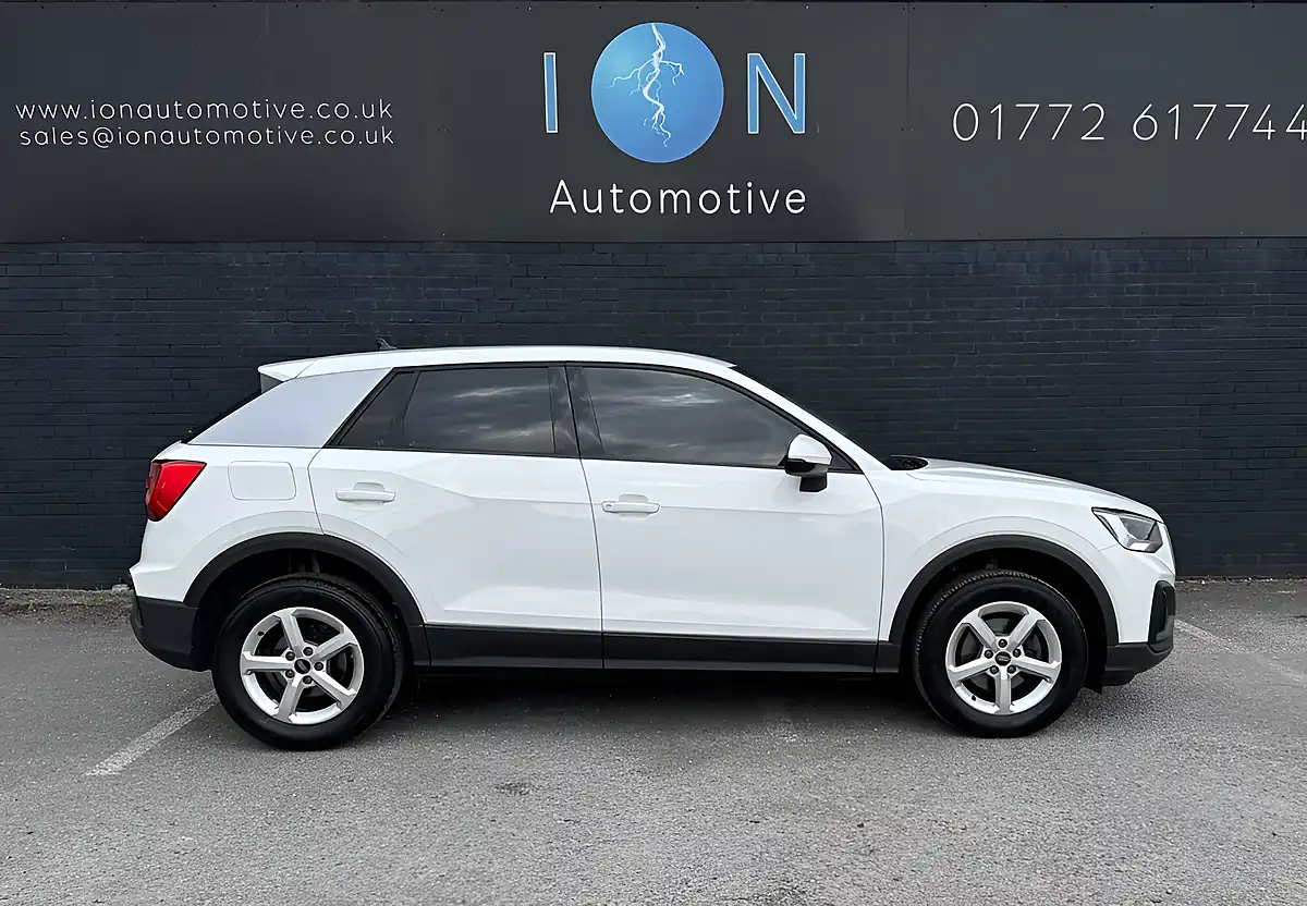 Used 2022 Audi Q2 Technik White - Interior and Exterior details 3