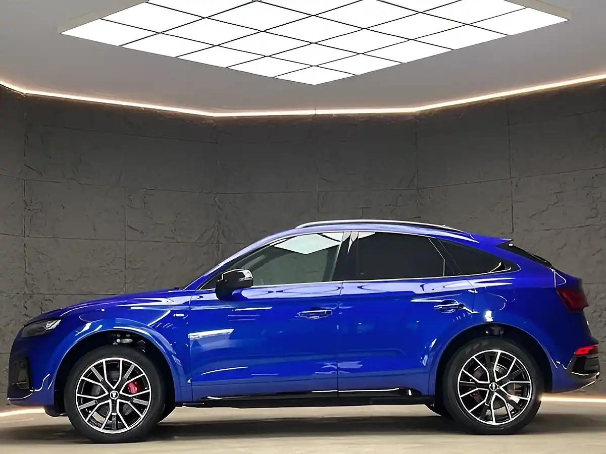 Used 2022 Audi Q5 Edition 1 Blue - Interior and Exterior details 7