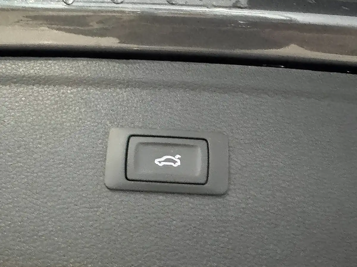 Used 2022 Audi Q5 Edition 1 Grey - Interior and Exterior details 8