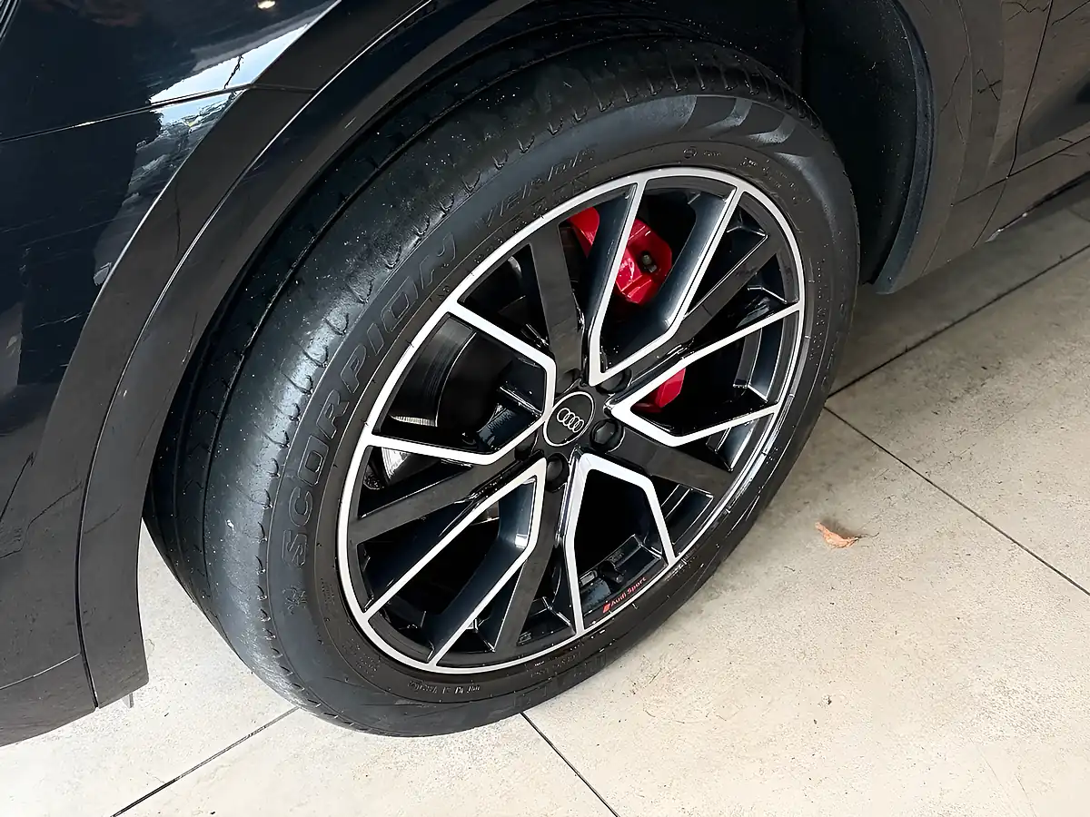 Used 2022 Audi Q5 Edition 1 Sportback Black - Interior and Exterior details 4