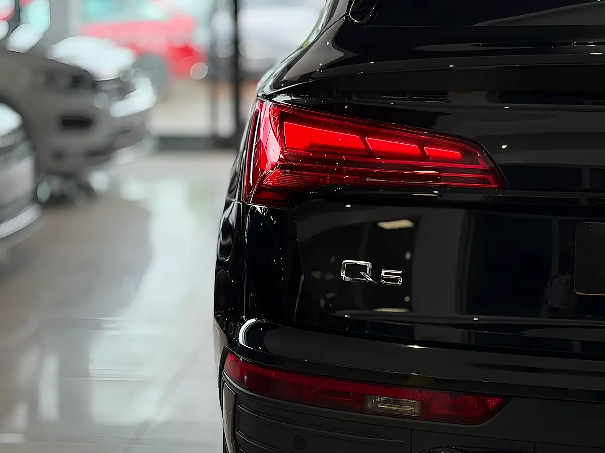 Used 2022 Audi Q5 Edition 1 Sportback Black - Interior and Exterior details 8