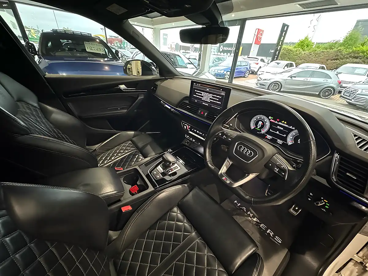 Used 2022 Audi Q5 Edition 1 Sportback White - Interior and Exterior details 10