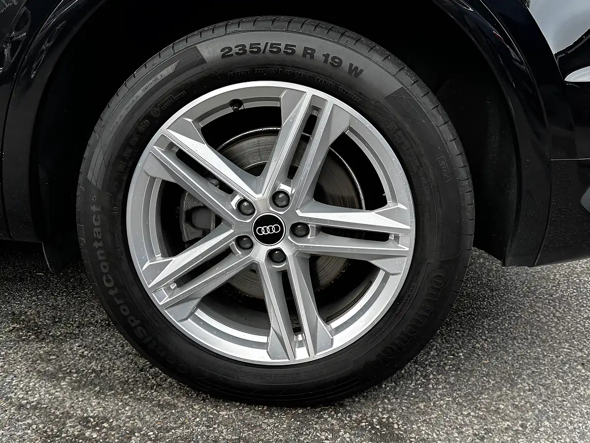 Used 2022 Audi Q5 S Line Black - Interior and Exterior details 12