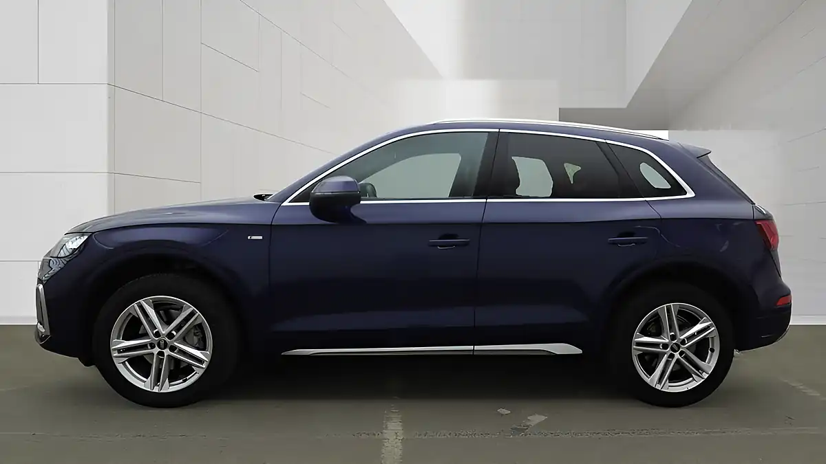 Used 2022 Audi Q5 S Line Blue - Interior and Exterior details 10