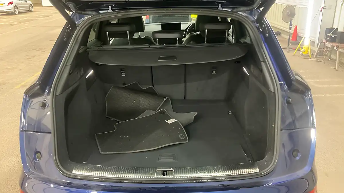 Used 2022 Audi Q5 S Line Blue - Interior and Exterior details 13
