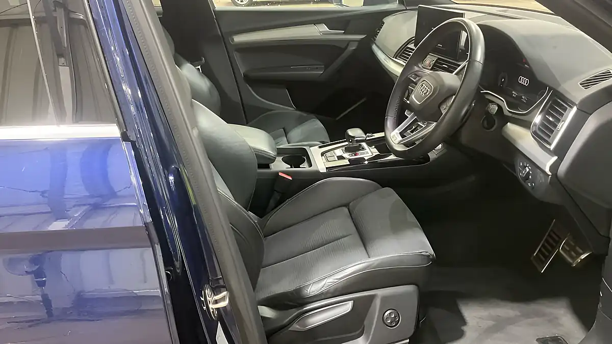 Used 2022 Audi Q5 S Line Blue - Interior and Exterior details 2