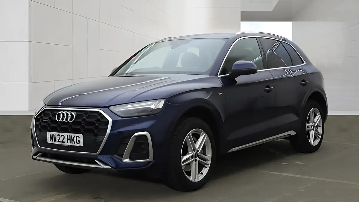 Used 2022 Audi Q5 S Line Blue - Interior and Exterior details 5