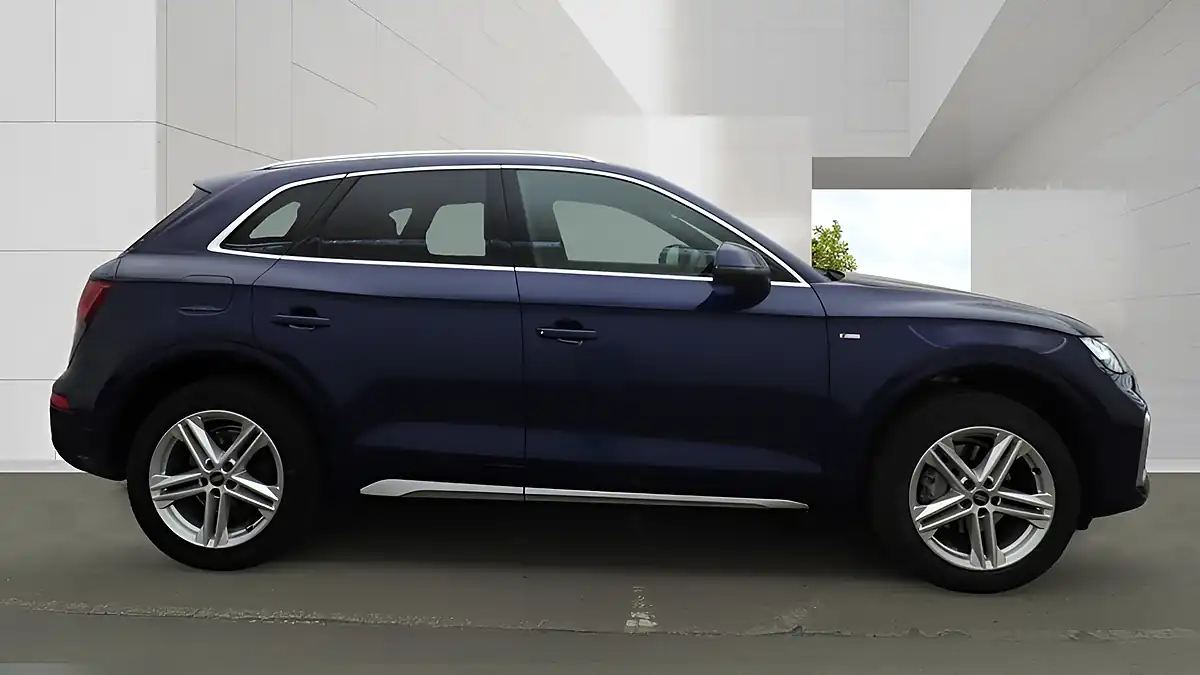 Used 2022 Audi Q5 S Line Blue - Interior and Exterior details 9