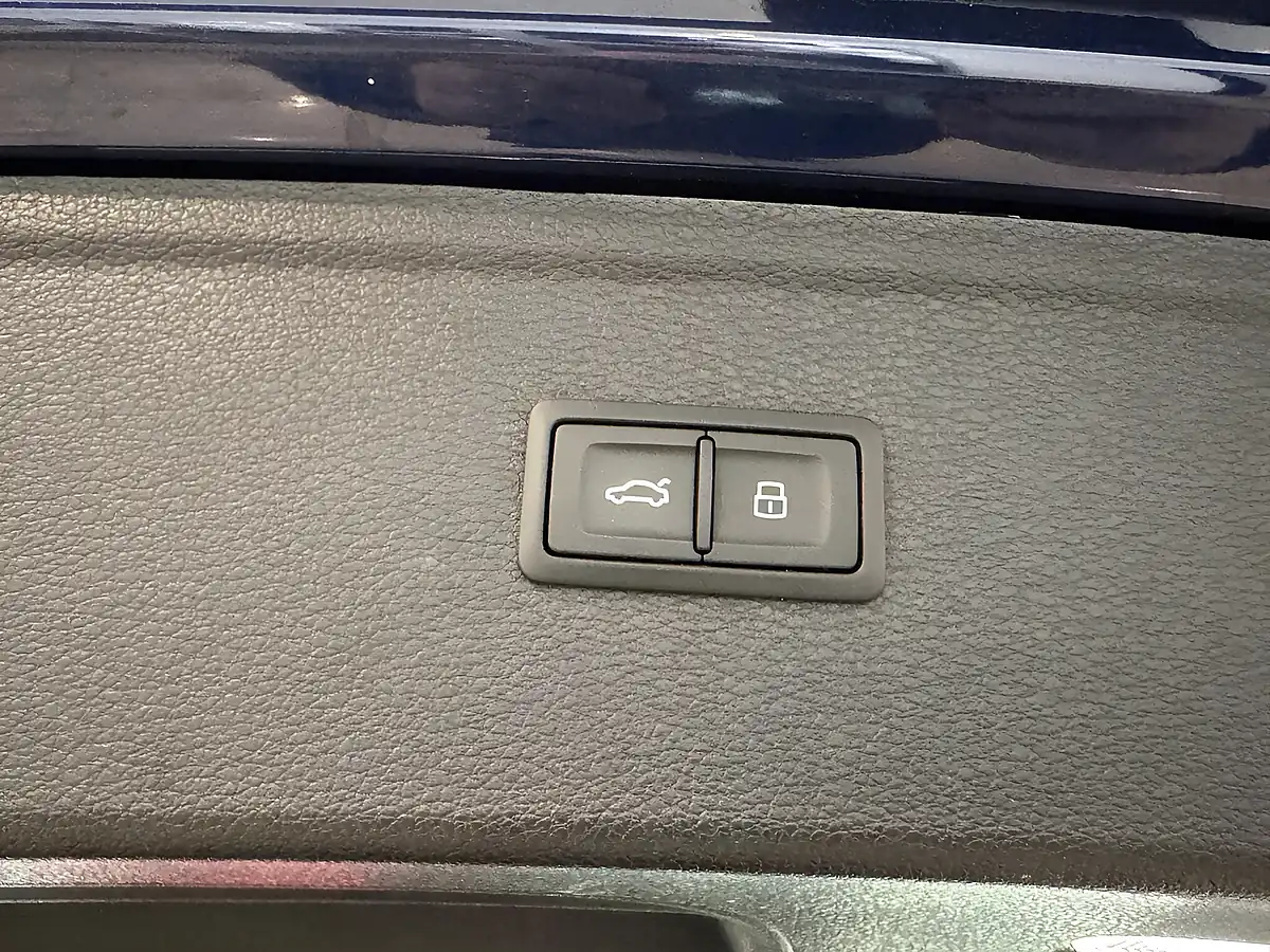 Used 2022 Audi Q5 S Line Blue - Interior and Exterior details 11