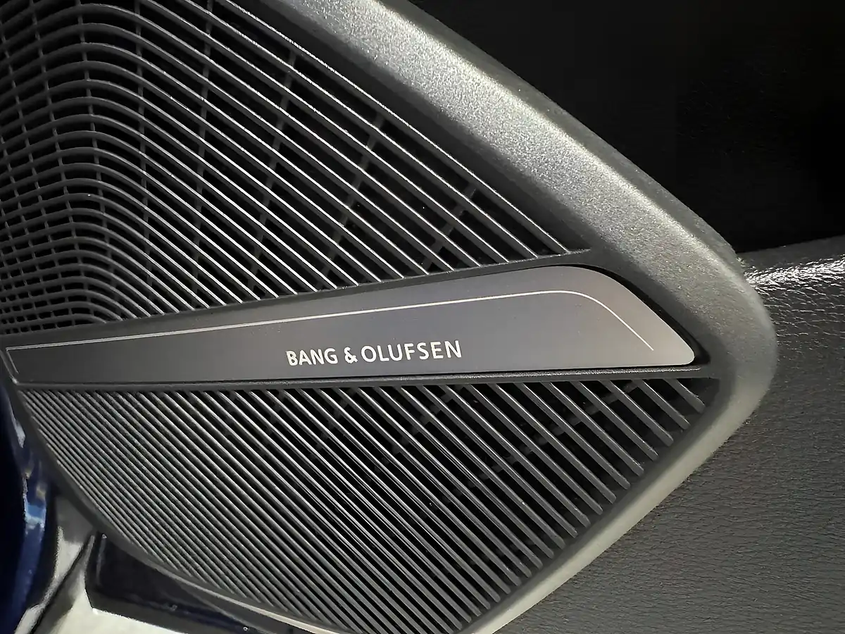 Used 2022 Audi Q5 S Line Blue - Interior and Exterior details 12
