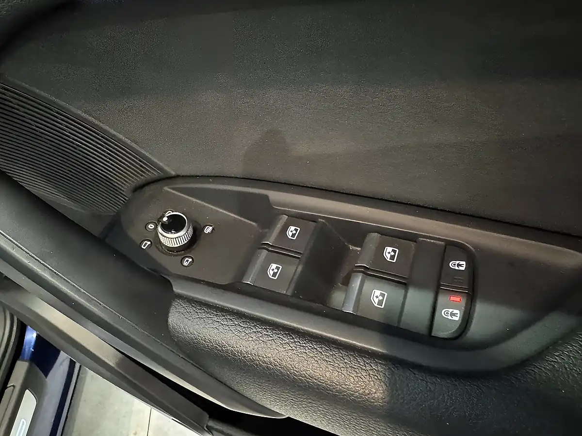 Used 2022 Audi Q5 S Line Blue - Interior and Exterior details 15