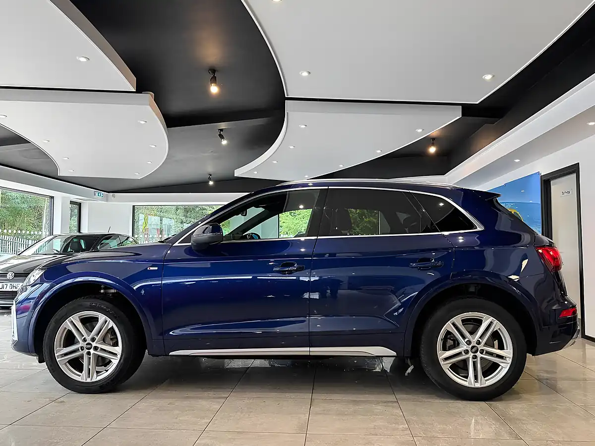 Used 2022 Audi Q5 S Line Blue - Interior and Exterior details 4