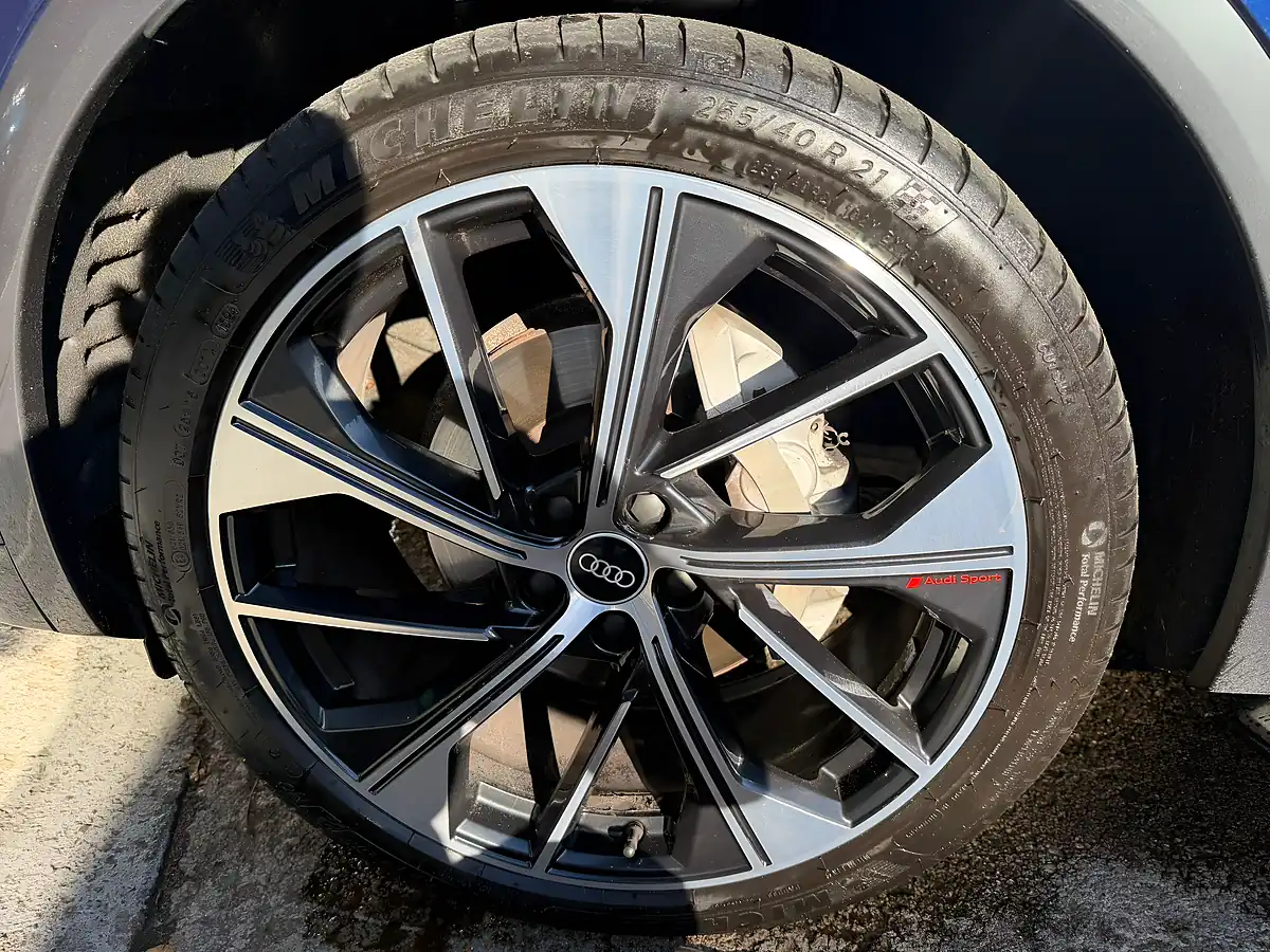 Used 2022 Audi Q5 Vorsprung Navarra Blue - Interior and Exterior details 16