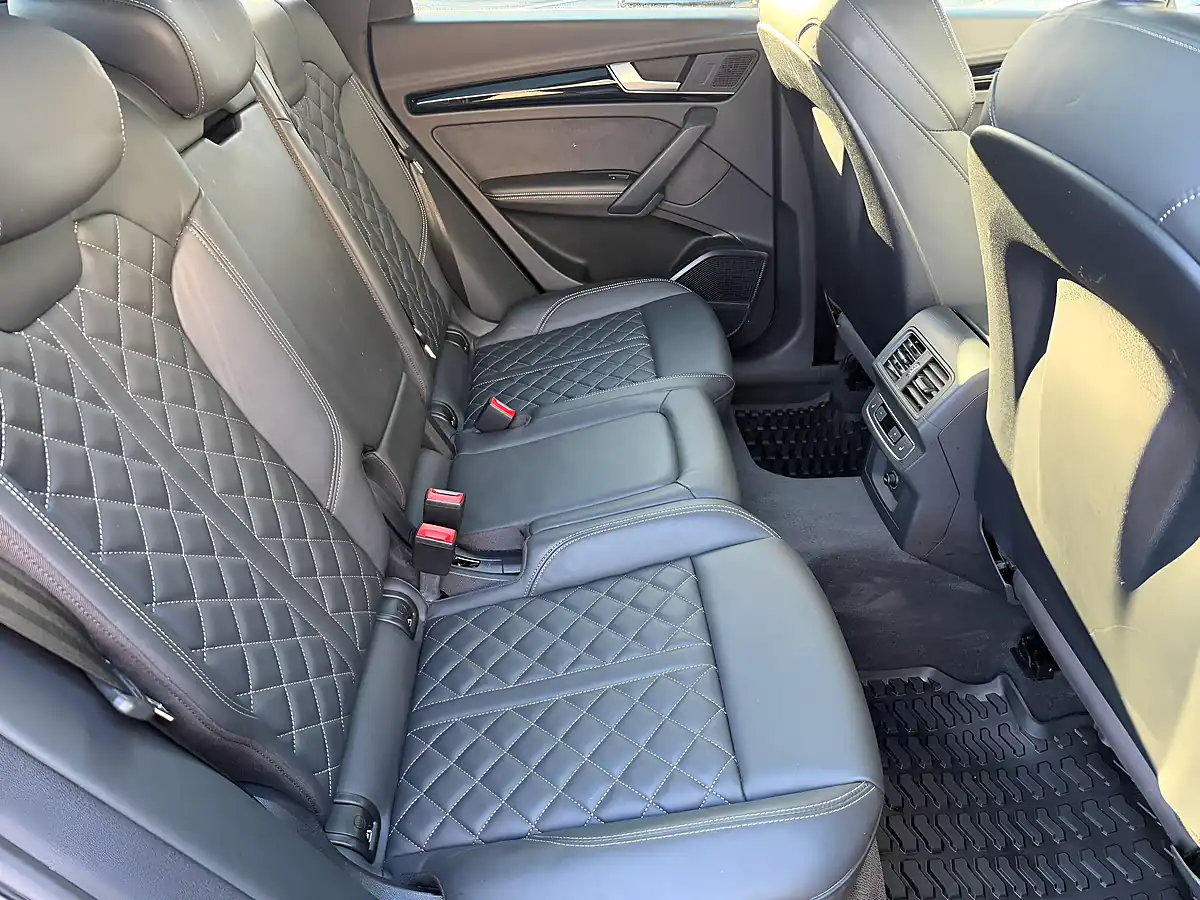 Used 2022 Audi Q5 Vorsprung Navarra Blue - Interior and Exterior details 8