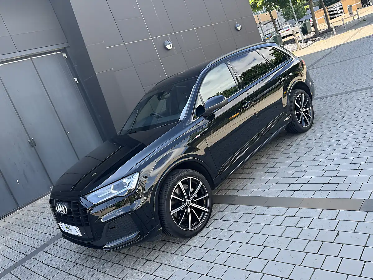 Used 2022 Audi Q7 Black Edition Black - Front View