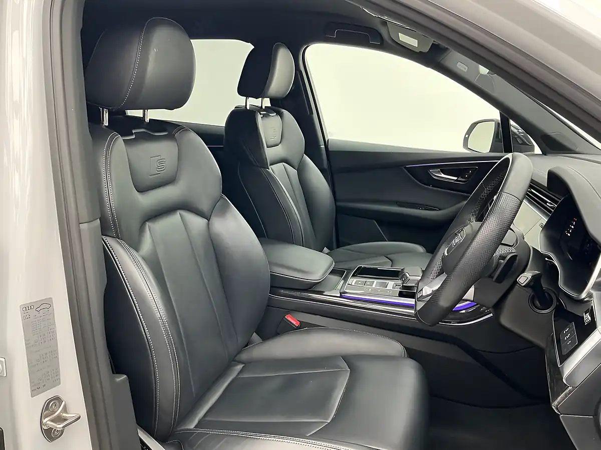 Used 2022 Audi Q7 Black Edition Glacier White - Interior and Exterior details 17