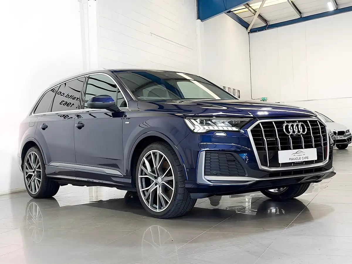 Used 2022 Audi Q7 S Line Navarra Blue - Interior and Exterior details 6
