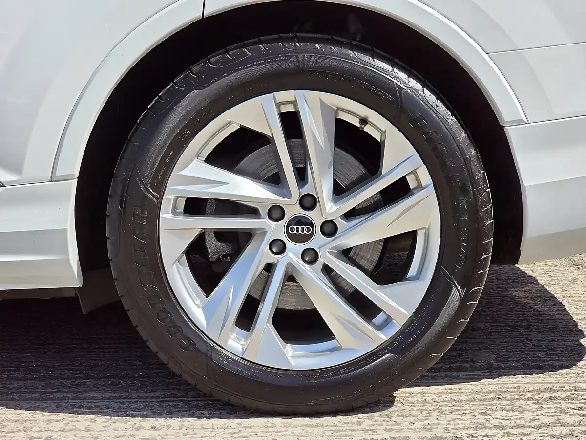 Used 2022 Audi Q7 S Line White - Interior and Exterior details 10