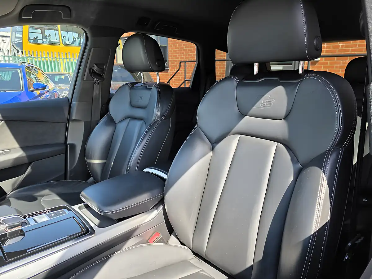 Used 2022 Audi Q7 S Line White - Interior and Exterior details 14