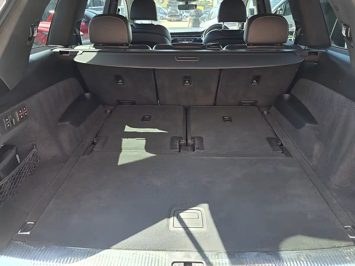 Used 2022 Audi Q7 S Line White - Interior and Exterior details 20