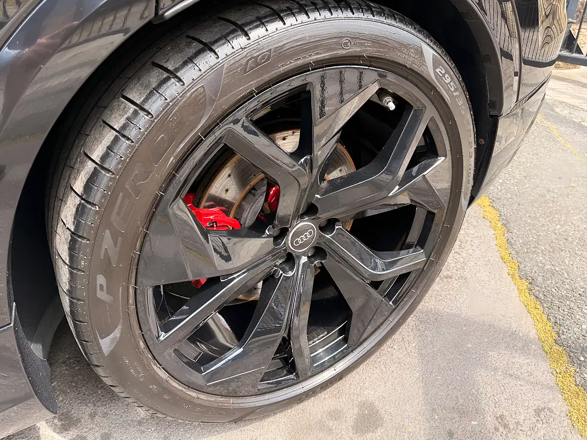 Used 2022 Audi RSQ8 Vorsprung Mythos Black - Interior and Exterior details 14