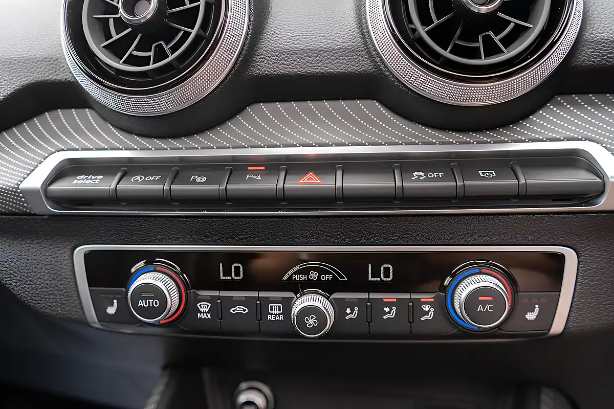 Used 2022 Audi SQ2 Vorsprung Glacier White - Interior and Exterior details 10