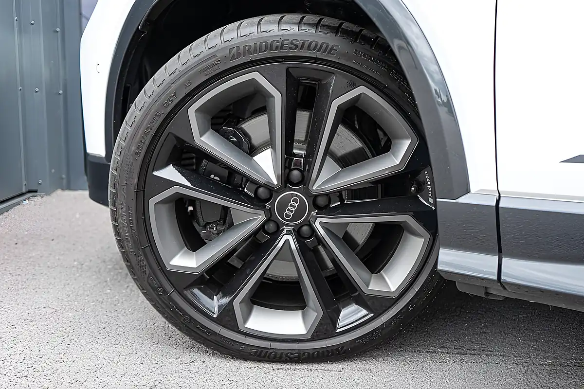 Used 2022 Audi SQ2 Vorsprung Glacier White - Interior and Exterior details 18