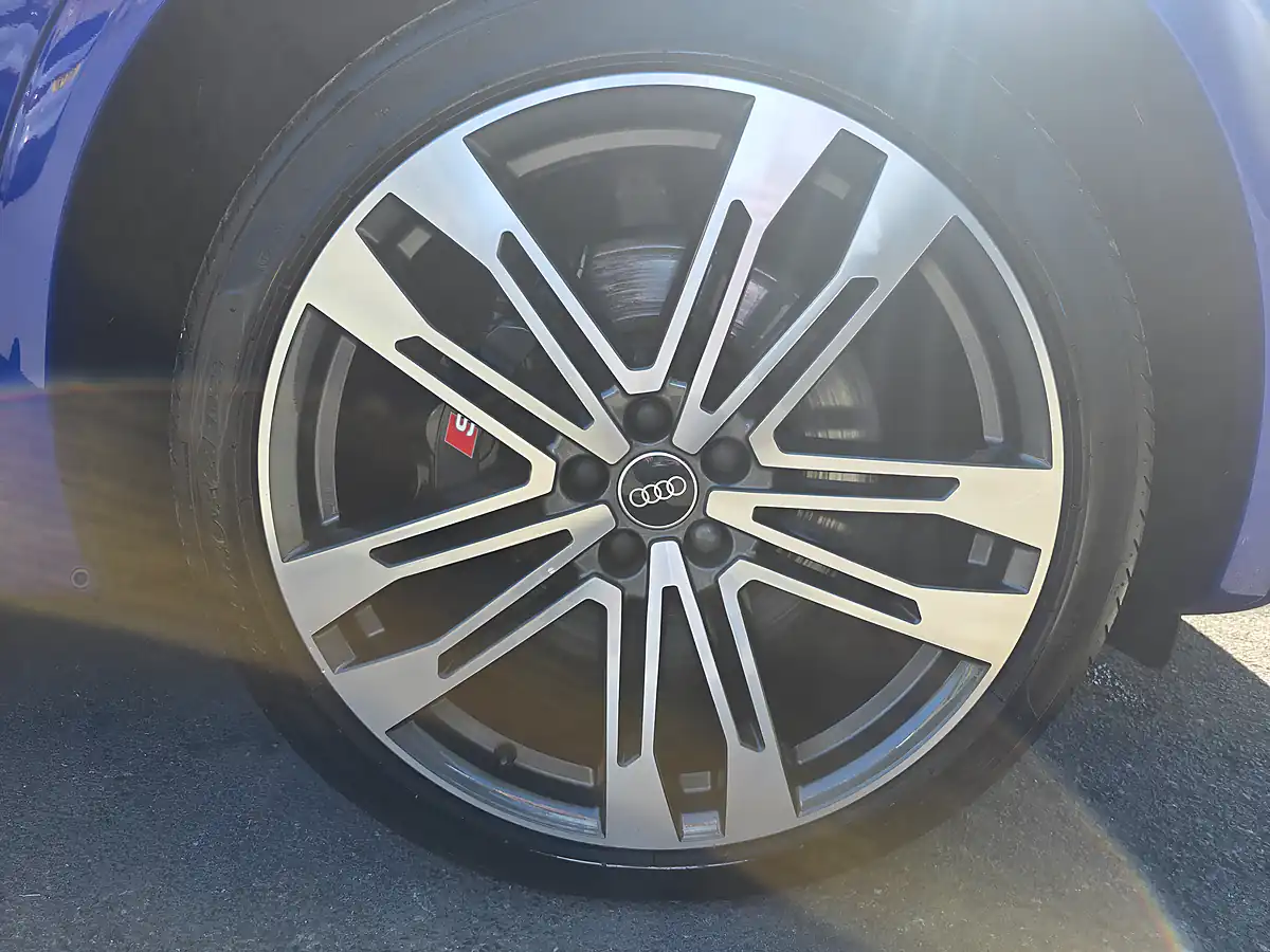 Used 2022 Audi SQ5 Ultra Blue - Interior and Exterior details 10