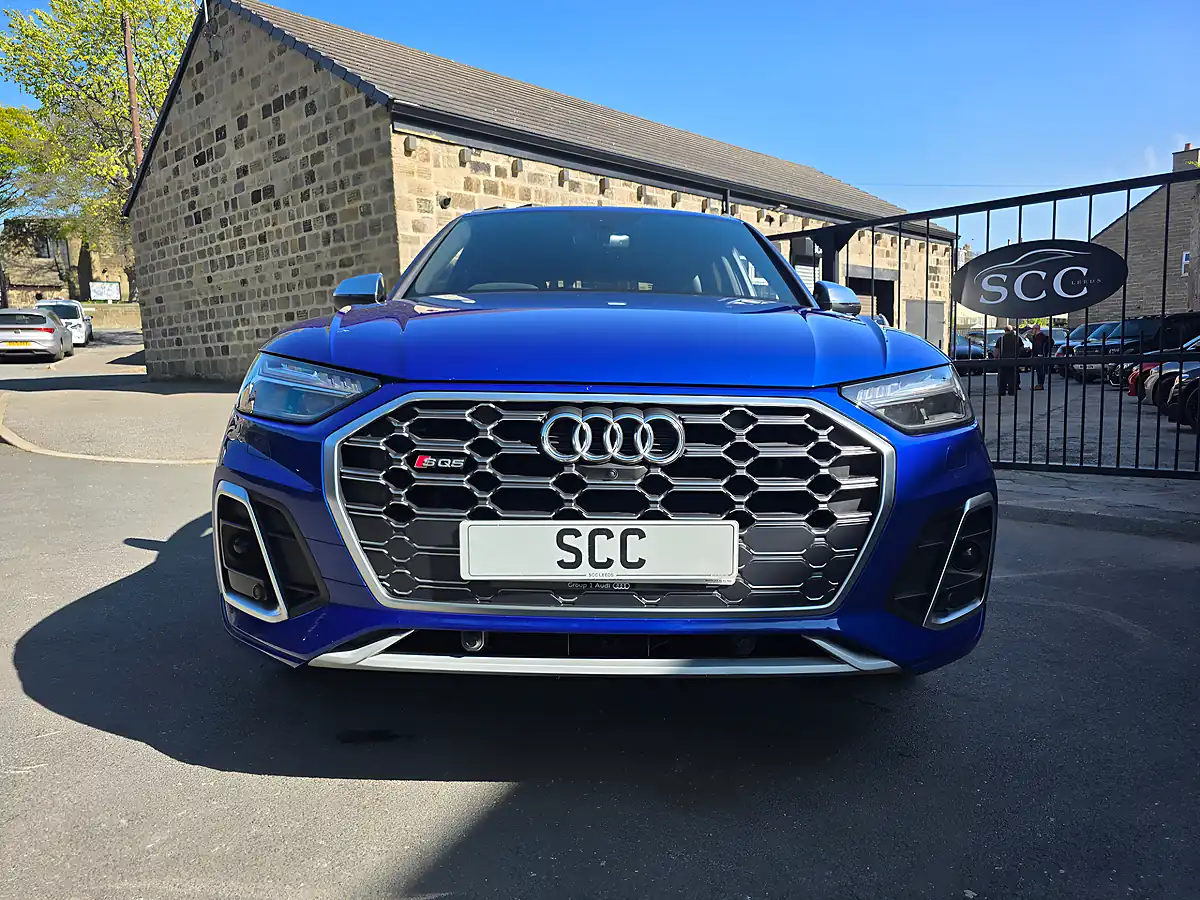 Used 2022 Audi SQ5 Ultra Blue - Interior and Exterior details 11