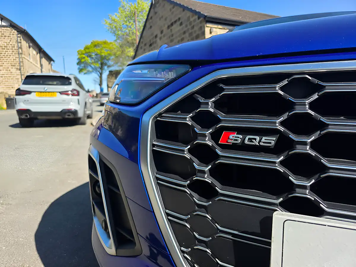 Used 2022 Audi SQ5 Ultra Blue - Interior and Exterior details 13