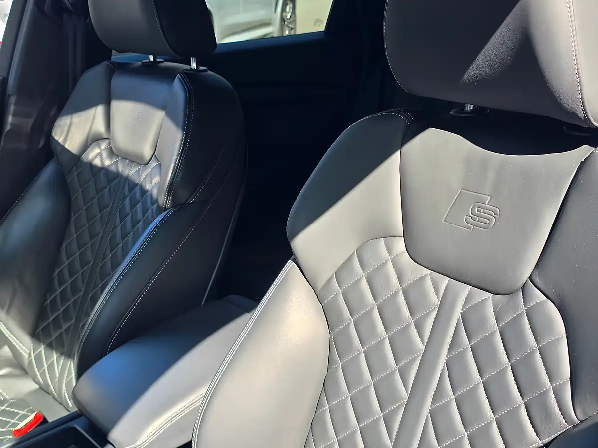 Used 2022 Audi SQ5 Ultra Blue - Interior and Exterior details 15