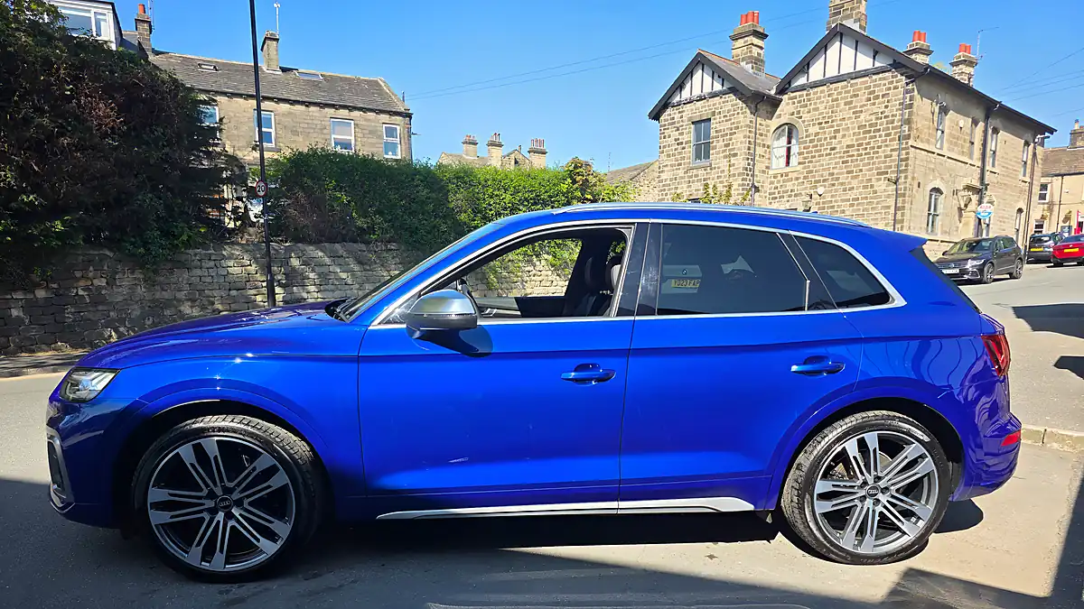 Used 2022 Audi SQ5 Ultra Blue - Interior and Exterior details 6