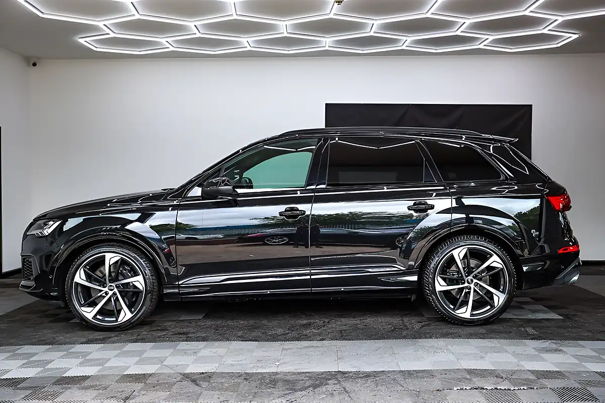 Used 2022 Audi SQ7 Black Edition Black - Interior and Exterior details 6