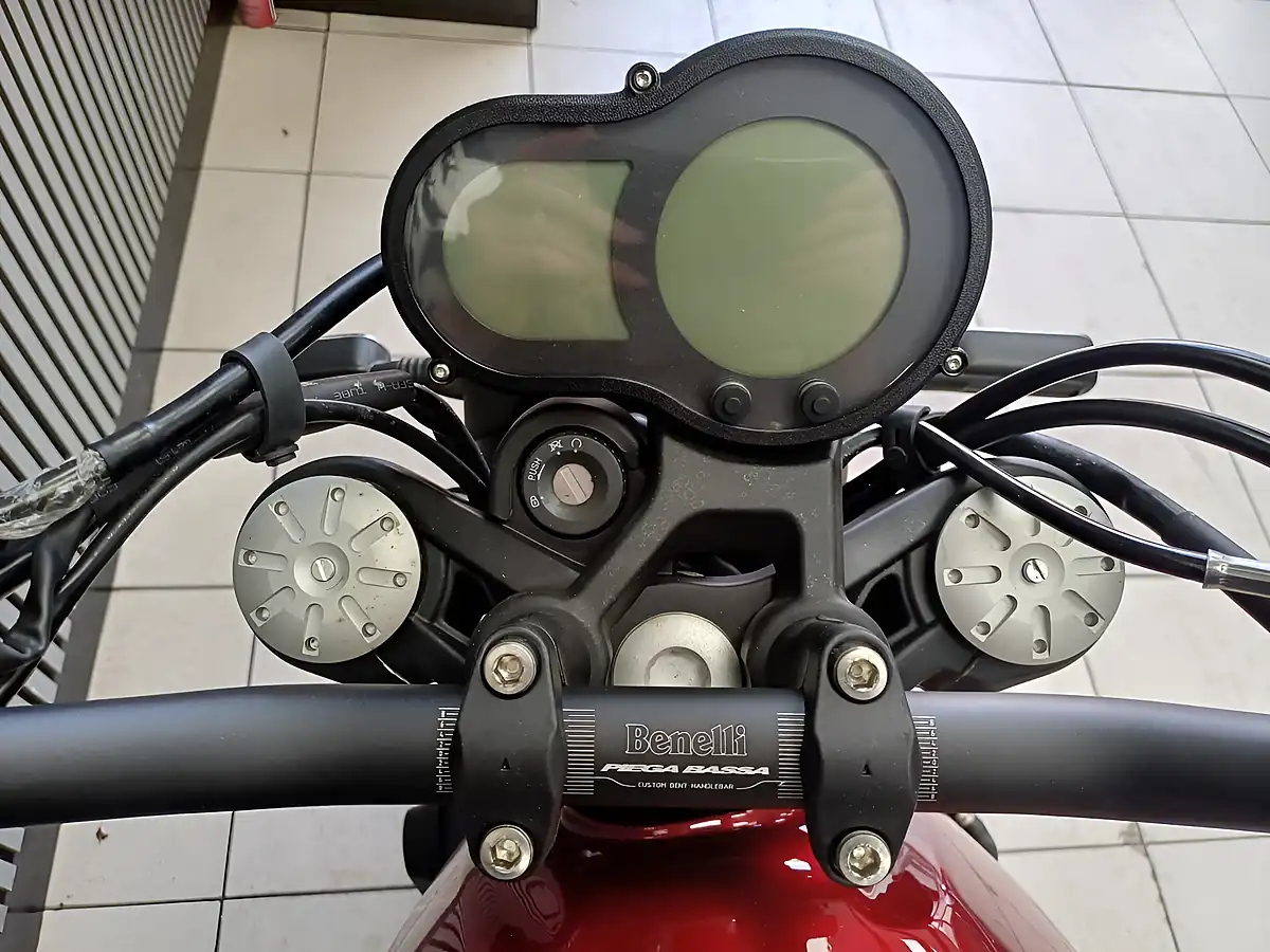 Used 2022 Benelli Leoncino 500 Trail Red - Interior and Exterior details 10