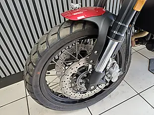 Used 2022 Benelli Leoncino 500 Trail Red - Interior and Exterior details 15