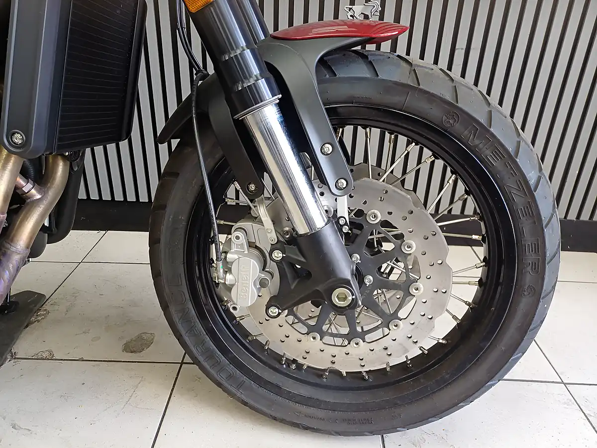 Used 2022 Benelli Leoncino 500 Trail Red - Interior and Exterior details 16