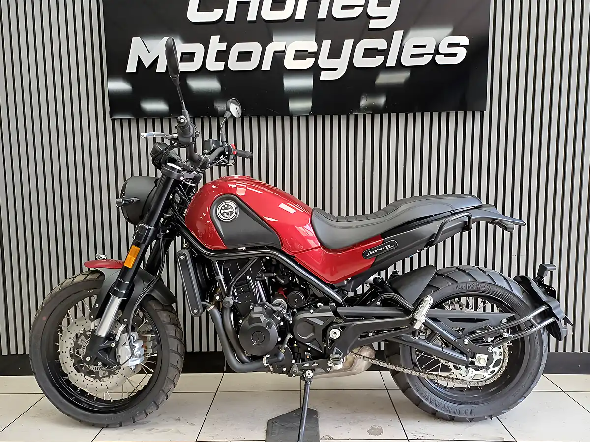 Used 2022 Benelli Leoncino 500 Trail Red - Interior and Exterior details 2