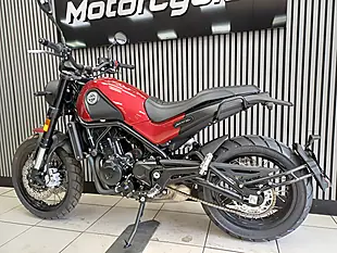 Used 2022 Benelli Leoncino 500 Trail Red - Interior and Exterior details 3