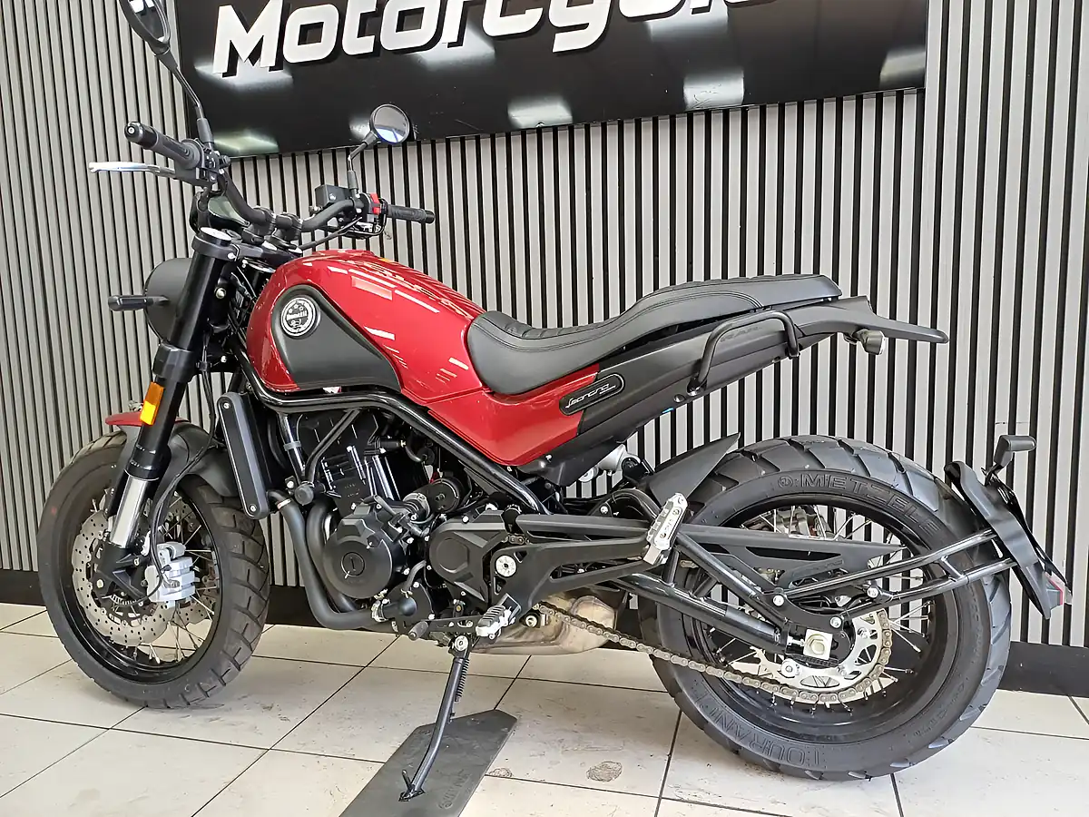 Used 2022 Benelli Leoncino 500 Trail Red - Interior and Exterior details 3