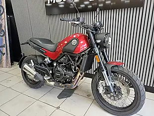 Used 2022 Benelli Leoncino 500 Trail Red - Interior and Exterior details 5