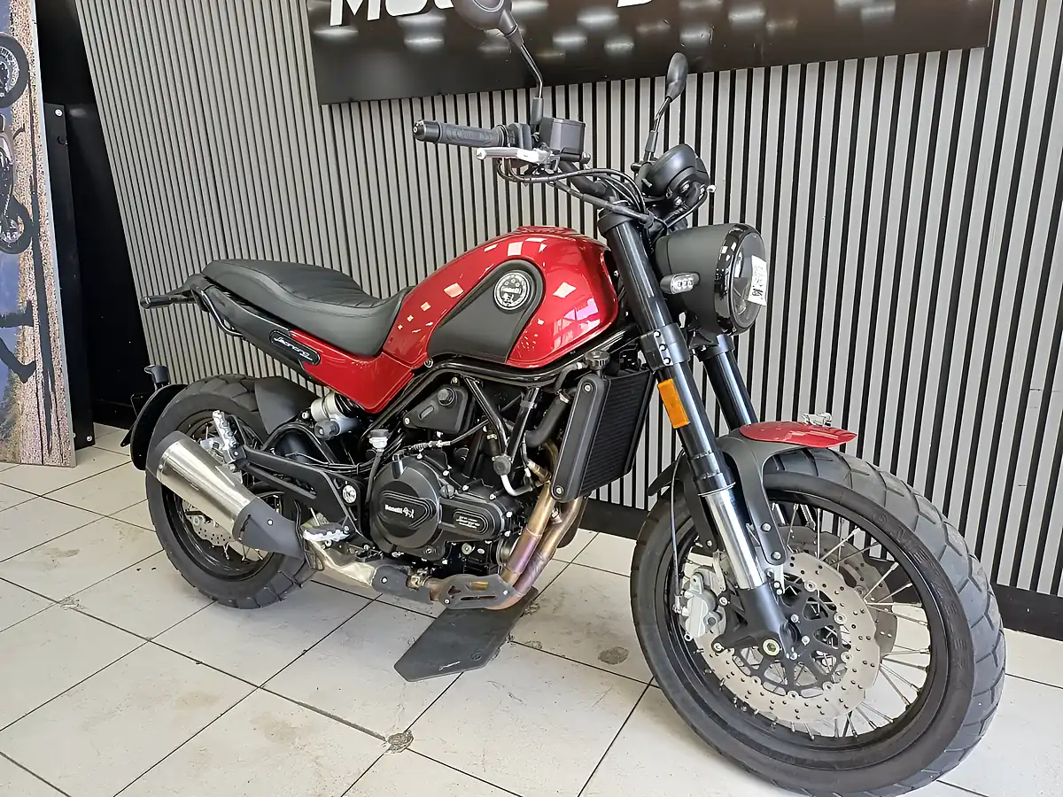 Used 2022 Benelli Leoncino 500 Trail Red - Interior and Exterior details 5