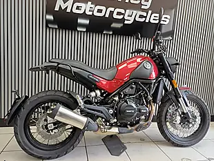 Used 2022 Benelli Leoncino 500 Trail Red - Interior and Exterior details 6