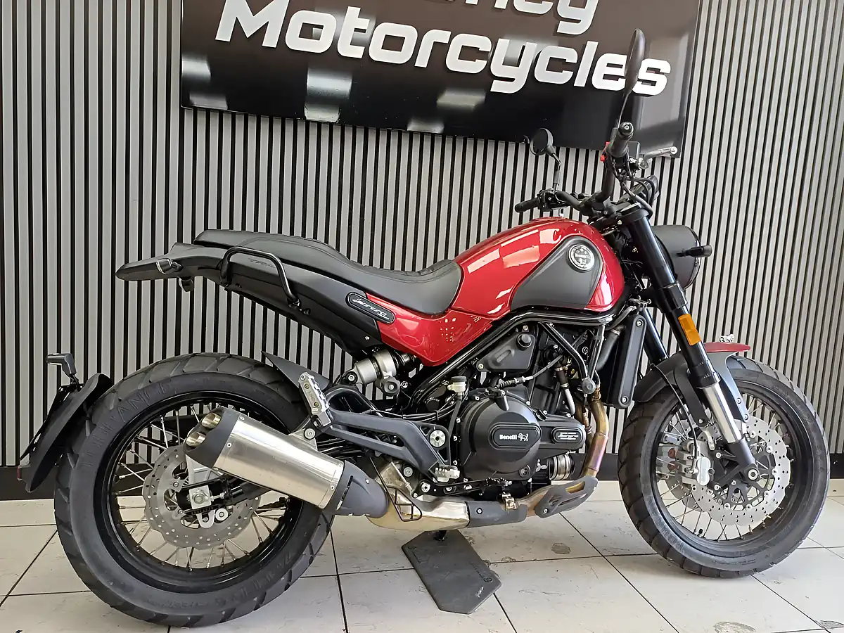 Used 2022 Benelli Leoncino 500 Trail Red - Interior and Exterior details 6