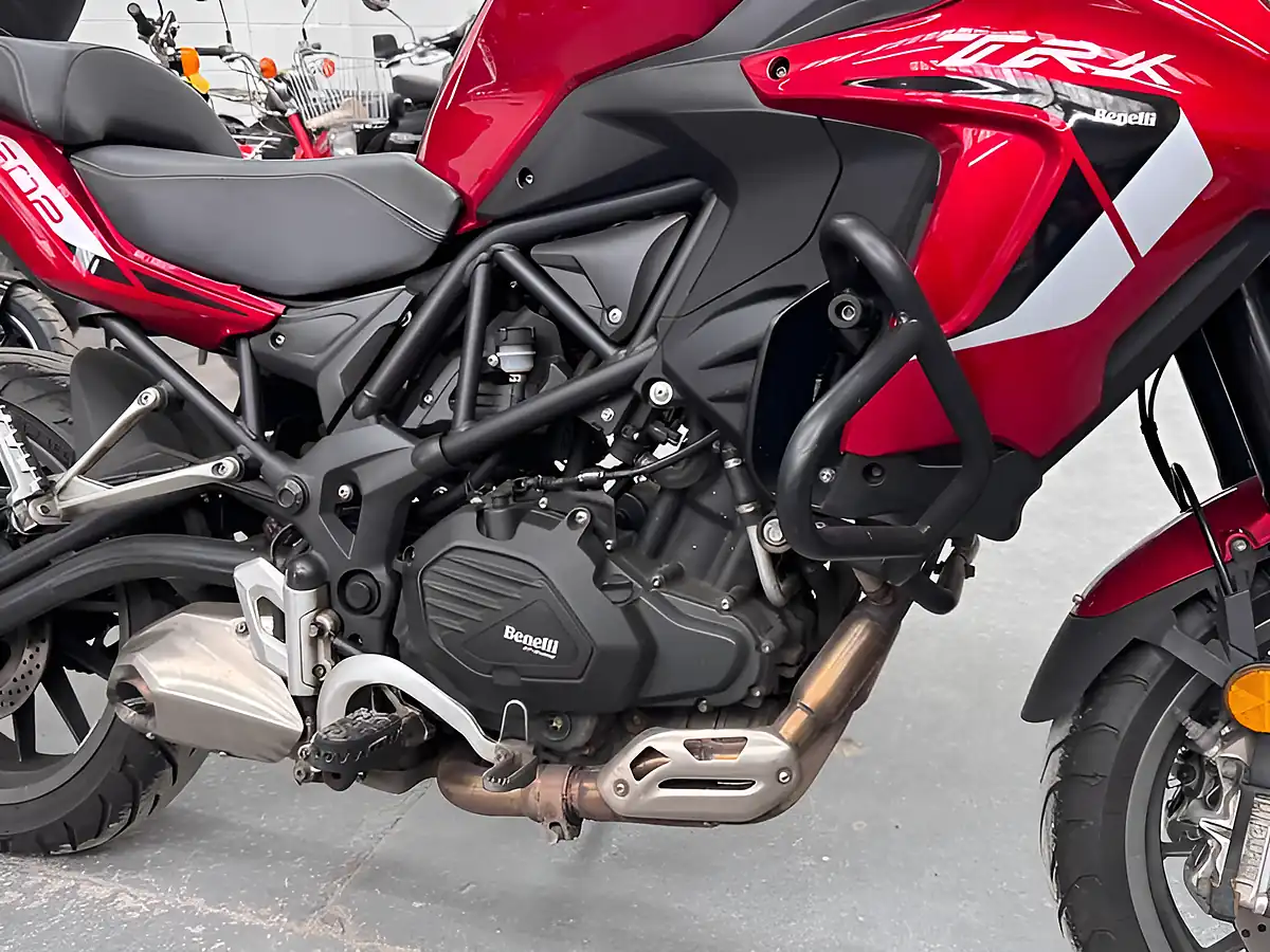 Used 2022 Benelli Trk 502 Adventure Red - Interior and Exterior details 4