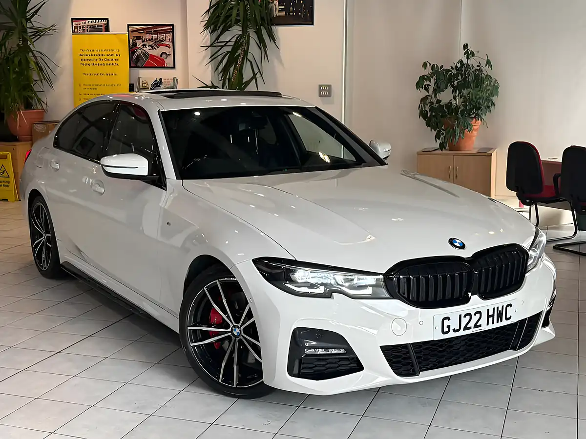 Used 2022 BMW 3 Series M Sport White - Front View