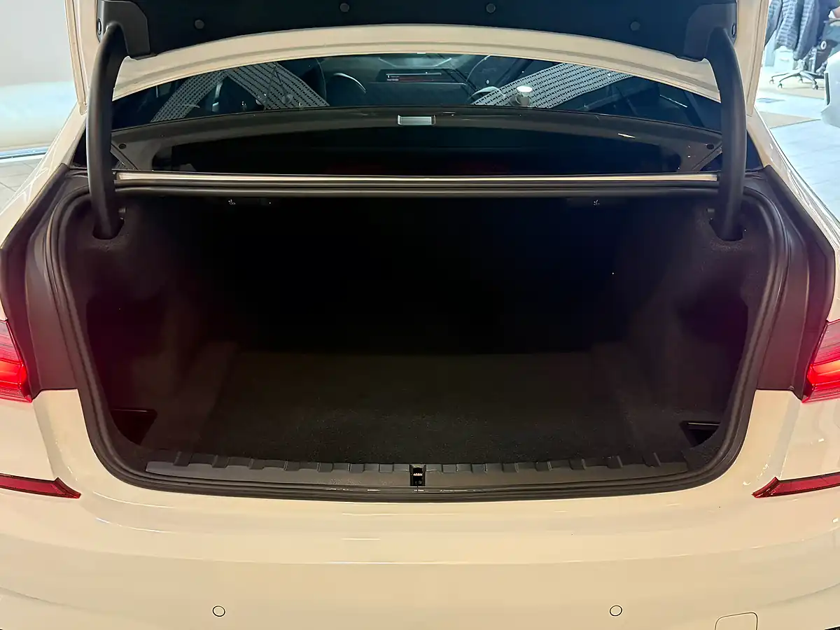 Used 2022 BMW 3 Series M Sport White - Interior and Exterior details 10